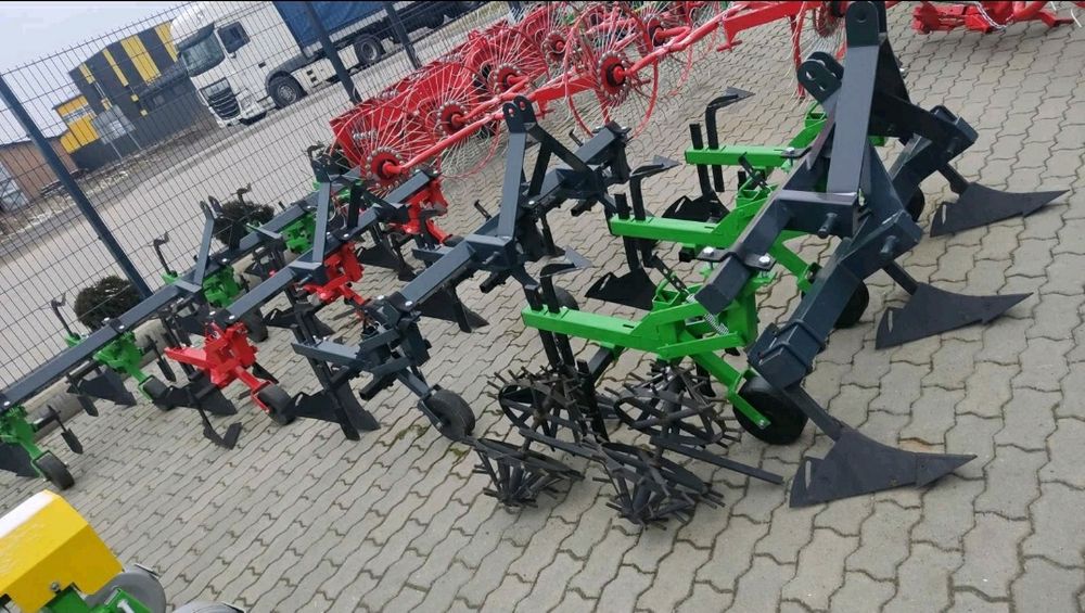 Культиватор міжрядний на 3 рядка