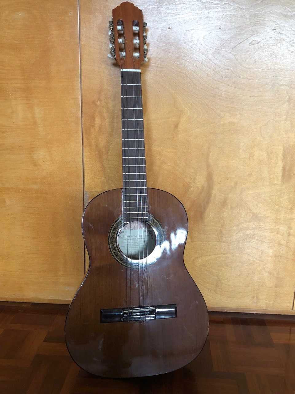 Guitarra usada marca Salão Musical de Lisboa