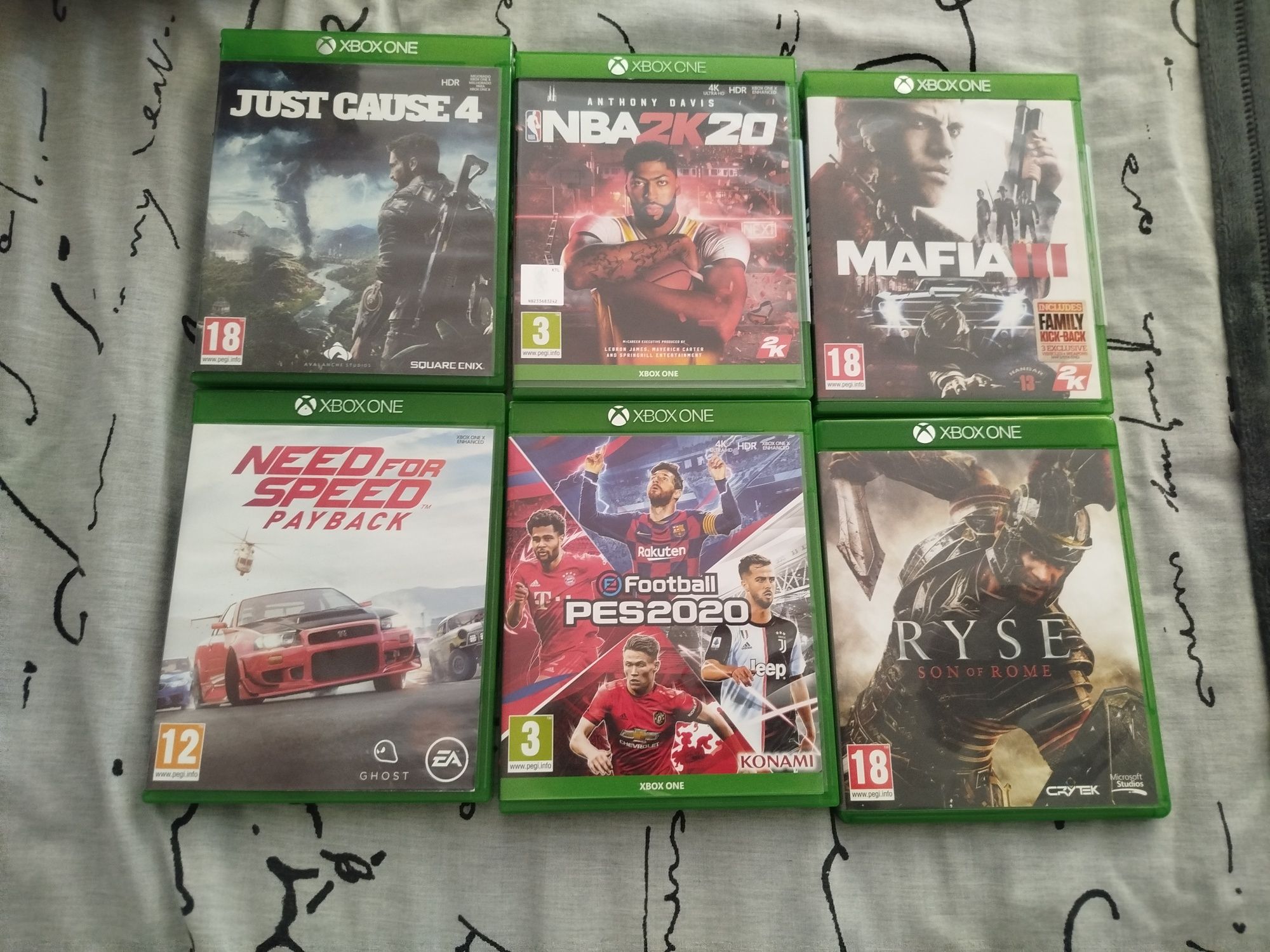 Xbox One S + 2 comandos + 6 jogos
