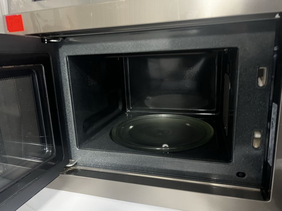 Вставна мікрохвильовка Ariston