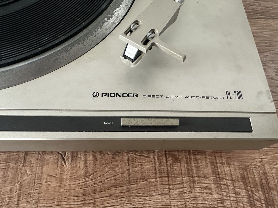 Gramofon Pioneer PL-200