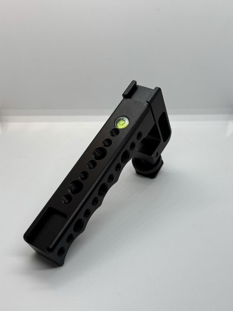 “Gimbal” fixo de metal.