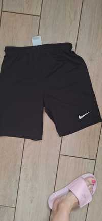 Spodenki Nike 158