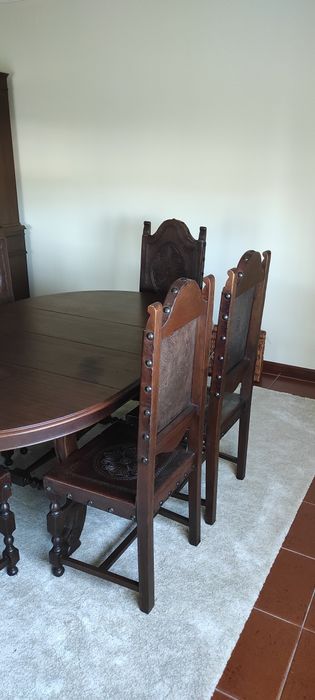 6 cadeiras de sala em madeira maciça e couro.