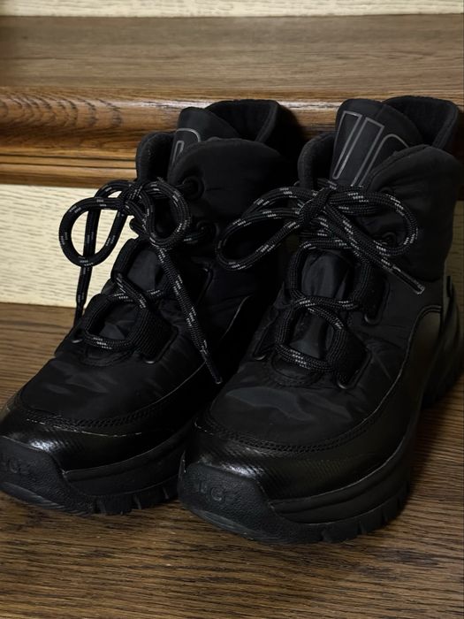 Теплі кросівки UGG