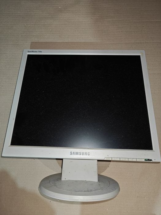 Монитор Samsung 4:3 710N