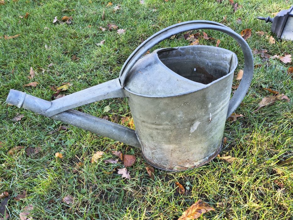 Zabytkowa przedwojenna poniemiecka konewka ocynk sprawna