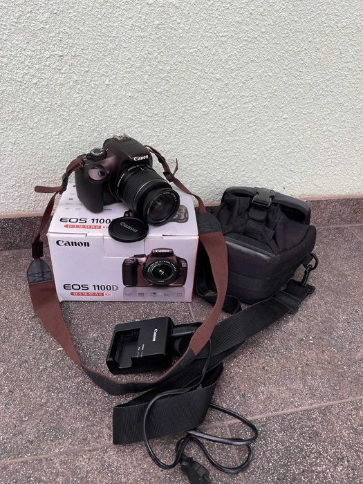 Дзеркальний фотоапарат Canon Eos 1100D коричневый