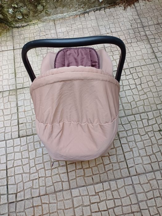 Ovo de bebé. Em bom estado.