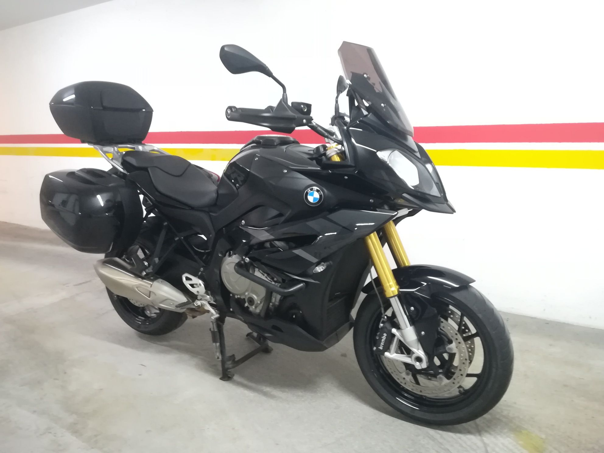 BMW S1000XR Triple Black