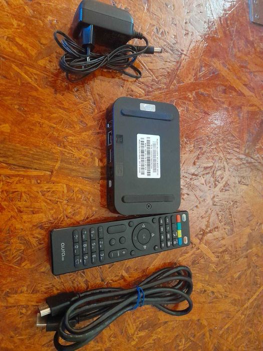 Приставка смарт /Тюнер IPTV/OTV AURA HD + WiFi