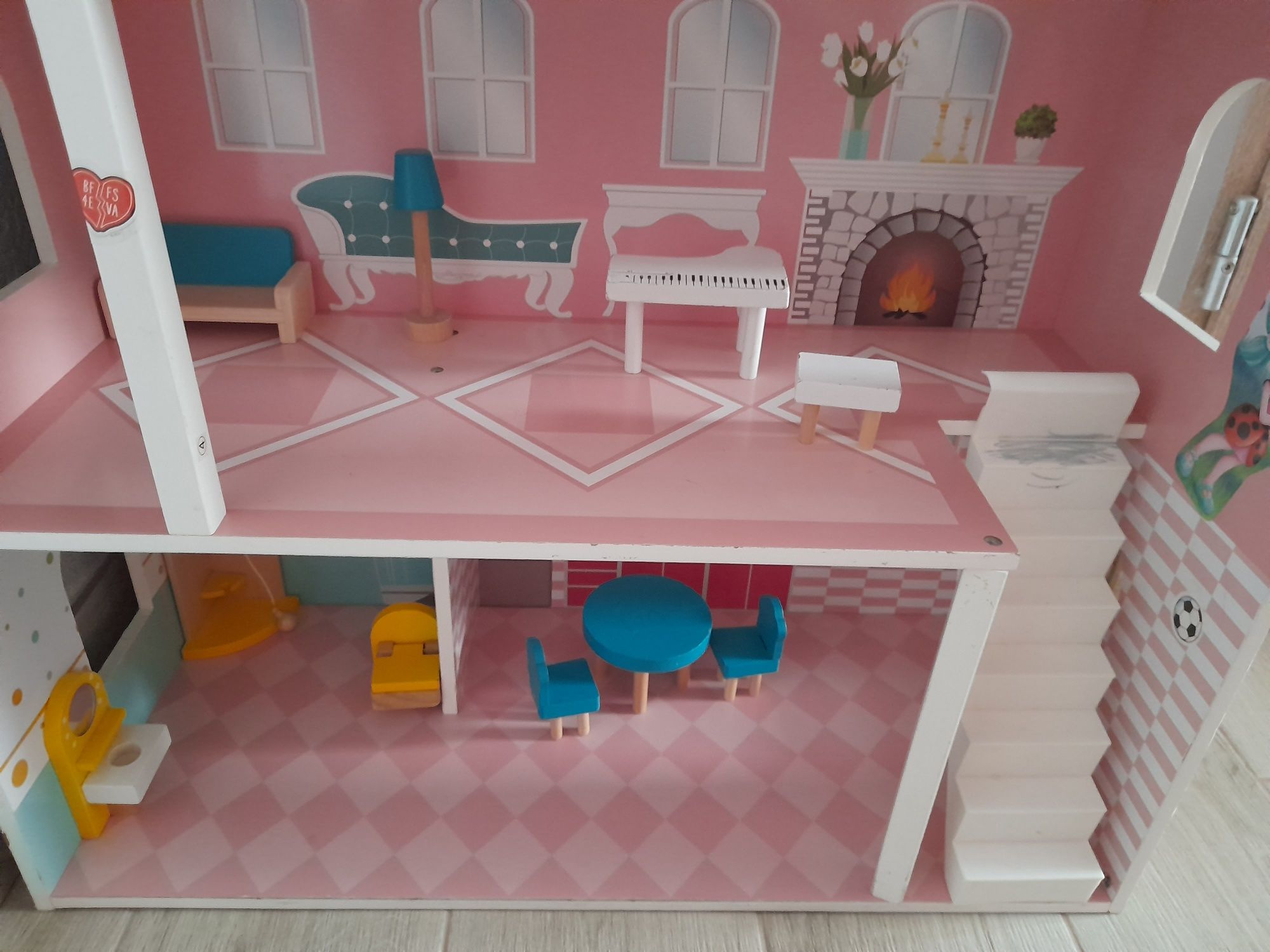 Domek dla lalek drewniany
