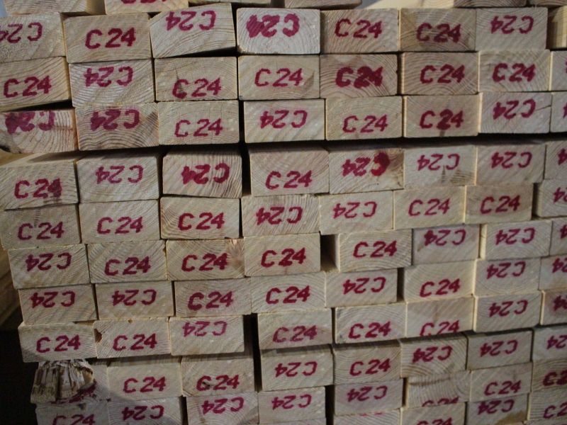 Drewno konstrukcyjne 45x70mm, świerk skandynawski suszony i strugany..