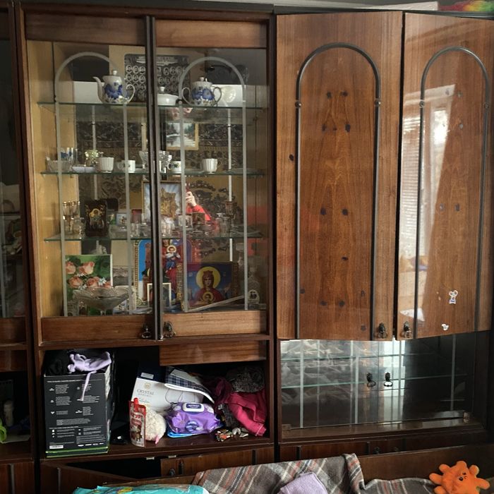 Сервант и шкаф.Отдам даром