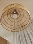 Lampa Boho i japandi abażur i czarna stopka