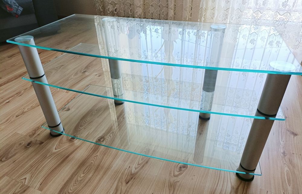 Stolik RTV pod telewizor, stan bardzo dobry.