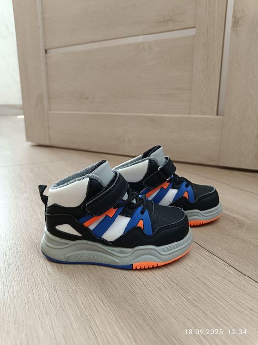 Дитячі кросівки