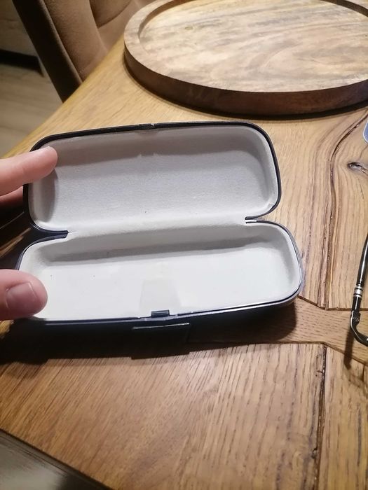 Okulary z etui stan dobry