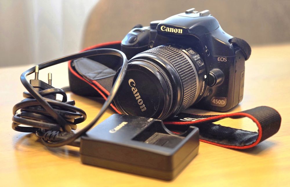 Canon 450D + obiektyw kit 18-55 3.5-5.6 IS + ładowarka+lampa +karta SD