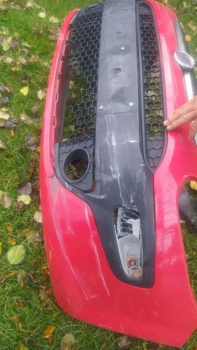 Sprzedam zderzak przedni fiat punto evo kolor z176 (uszkodzony)