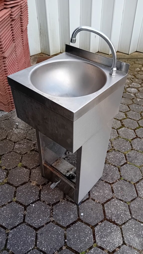 Pia lava mãos em inox com pedal