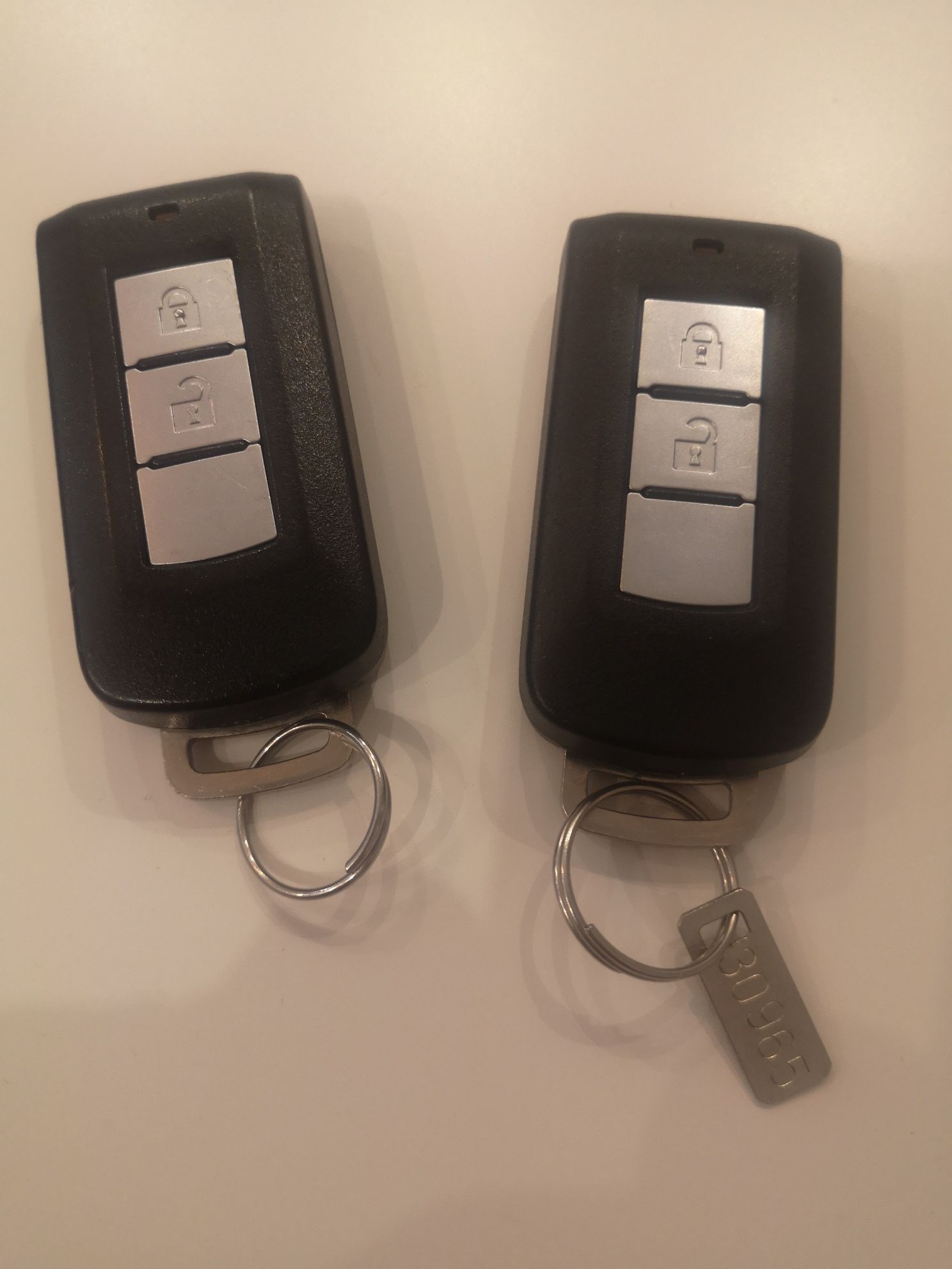 Kluczyk Pilot Mitsubishi KEYLESS oryginał