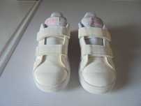 sapatilhas de menina da marca adidas muito chique