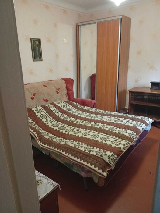 Сдам в долгосрочную аренду комнату в частном доме у м. Деміївська