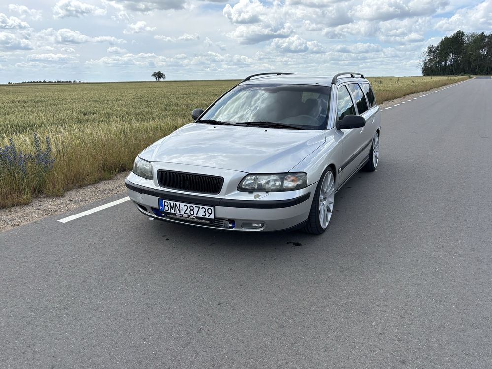 Volvo V70 2.5T AWD!!