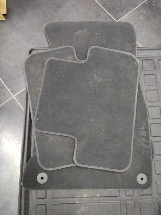 Wkład bagażnika+dywaniki Audi A4B8