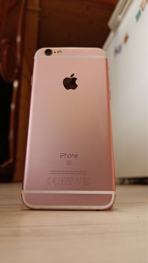 iPhone 6s 32GB — гарний стан, рожевий, чохол у подарунок