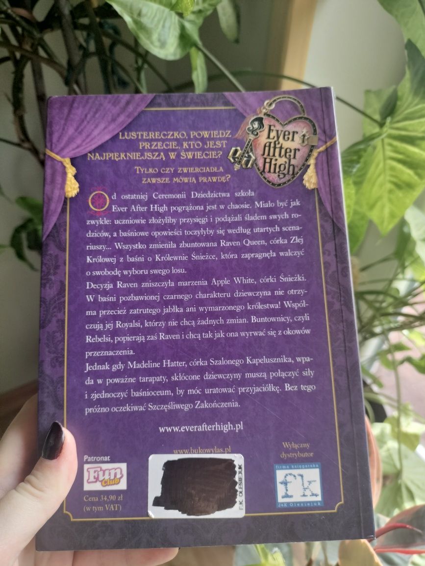 Krzywe zwierciadło, Ever After High