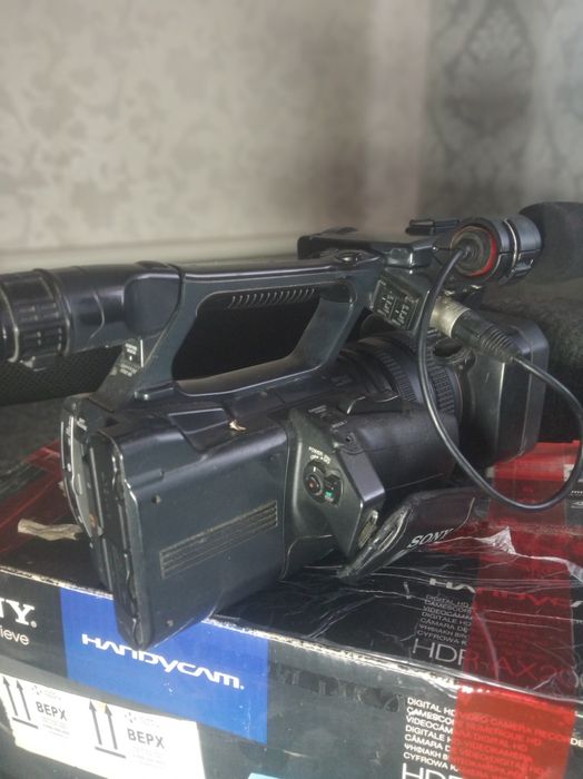 Відеокамера Sony HDR-AX2000E