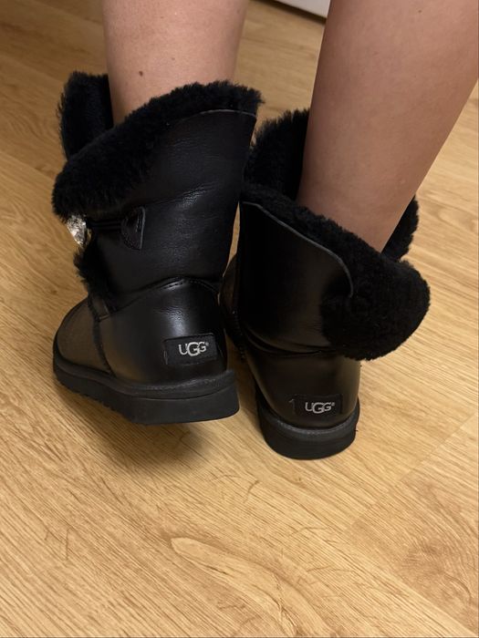 Продам УГГІ натур шкіра розмір 39