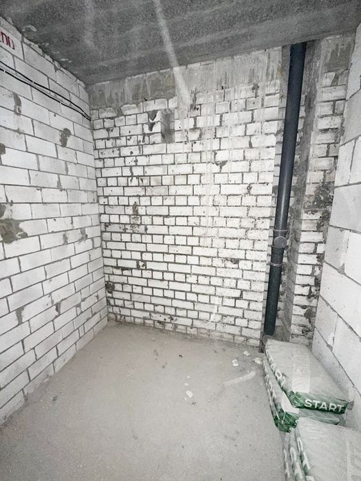Однокімнатна в зданій новобудові