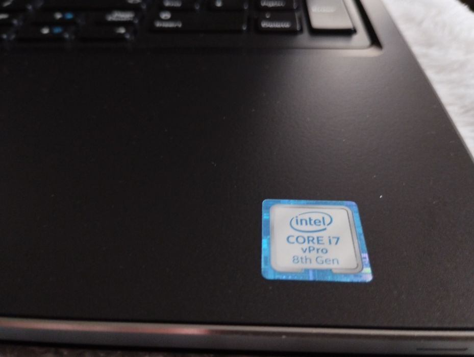 Dell Precision 7530 UHD i7-8850H/16gb DDR4/SSD 256gb/NVidia P2000