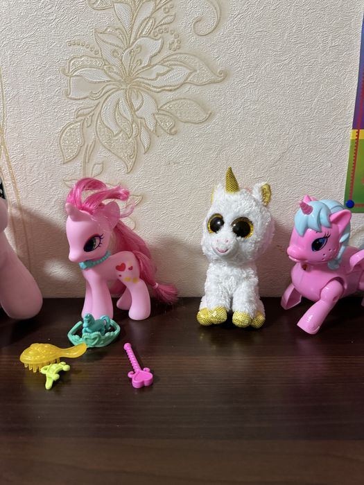 Іграшки: поні та єдиноріжки