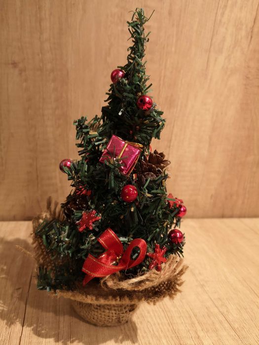 Choinka sztuczna zielona z ozdobami 21 cm - Poznań