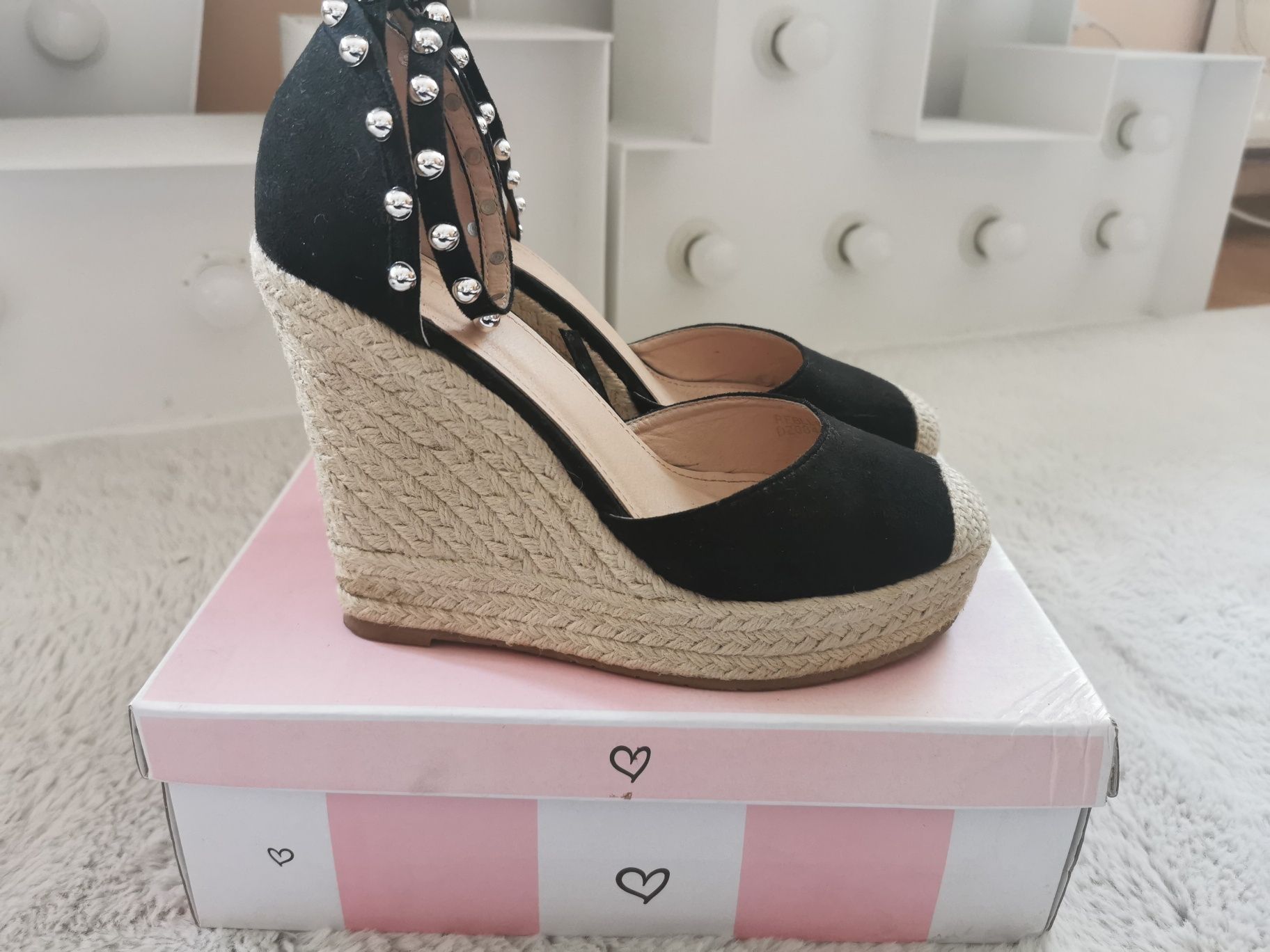 Czarne espadryle na koturnie DeeZee