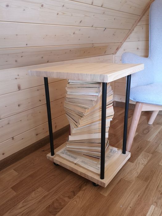 Stolik kawowy na kółkach