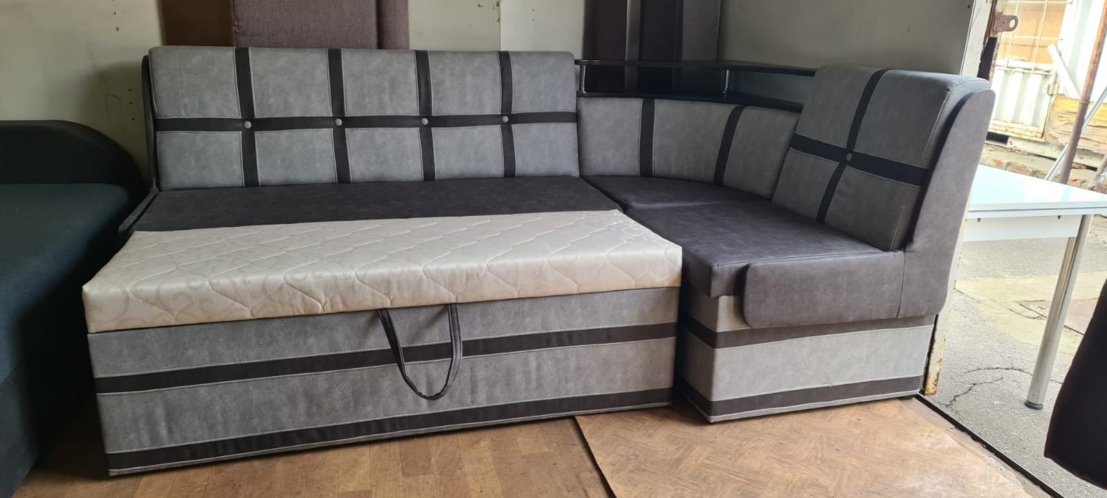 Новий кухонний кут зі спальним місцем, кухонний куток