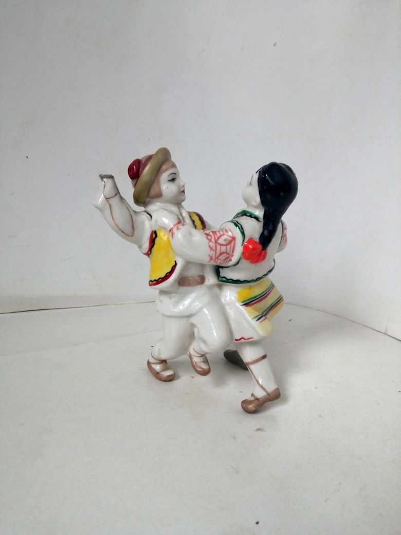 Фарфоровая статуэтка Гуцульский танец.