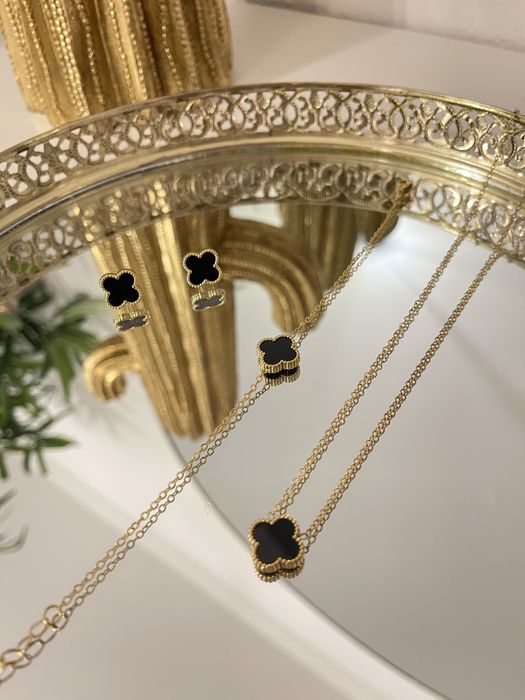 Colares brincos e pulseiras  TREVO