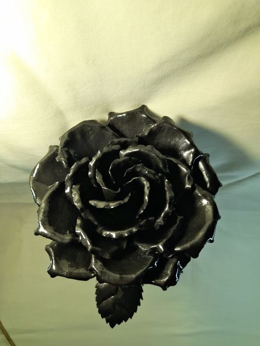 Кована троянда...