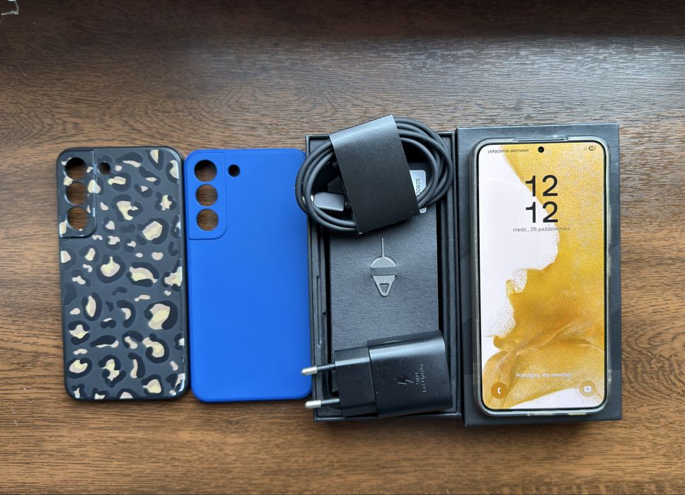 Samsung Galaxy S22 5G 8/128GB Czarny + 3 etui, pudełko, ładowarka