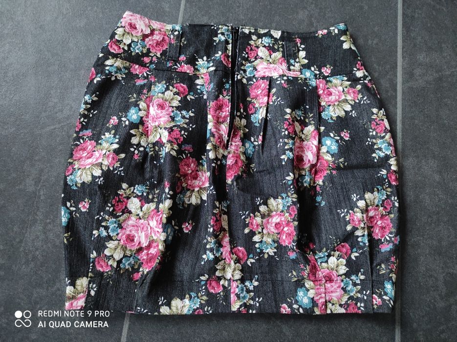 Spódniczka mini w kwiaty