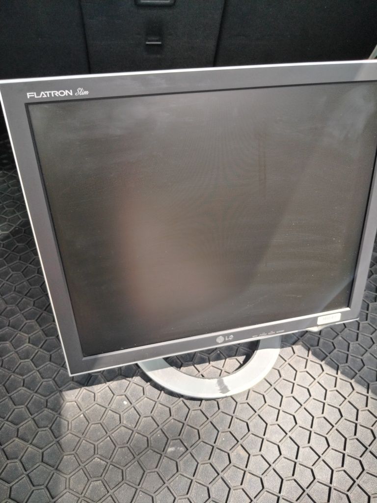 Монітор LG Flatron Slim