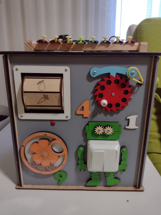 Бізікуб 30х30х30 см. Бізіборд із дерева, фірми Smart Temple