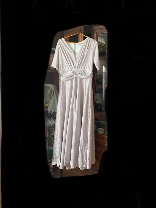 Вечірня сукня…….