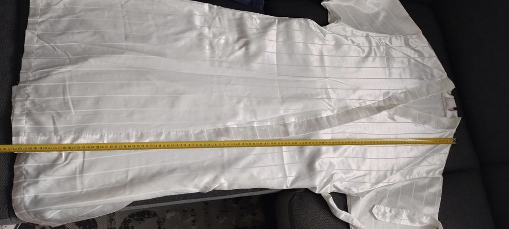 Triumph Atlasowy biały szlafrok rozmiar 38